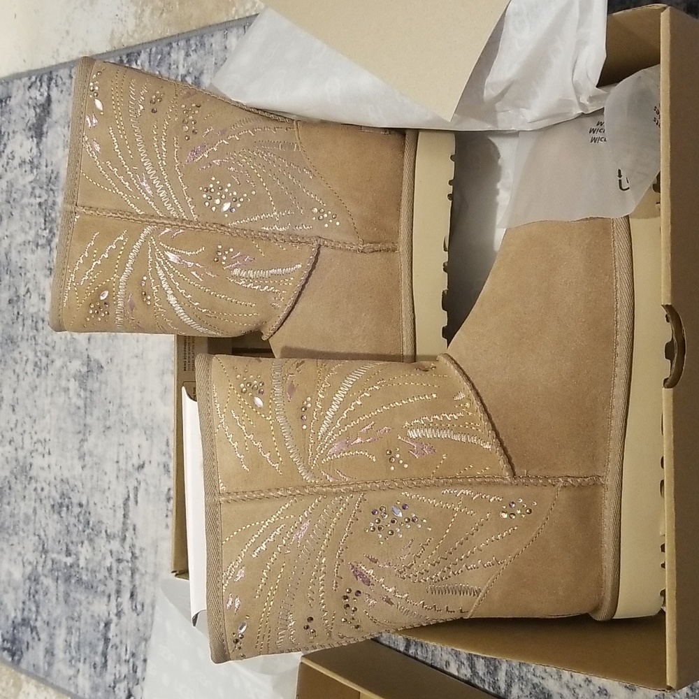 Uggs - Picture 3 of 6